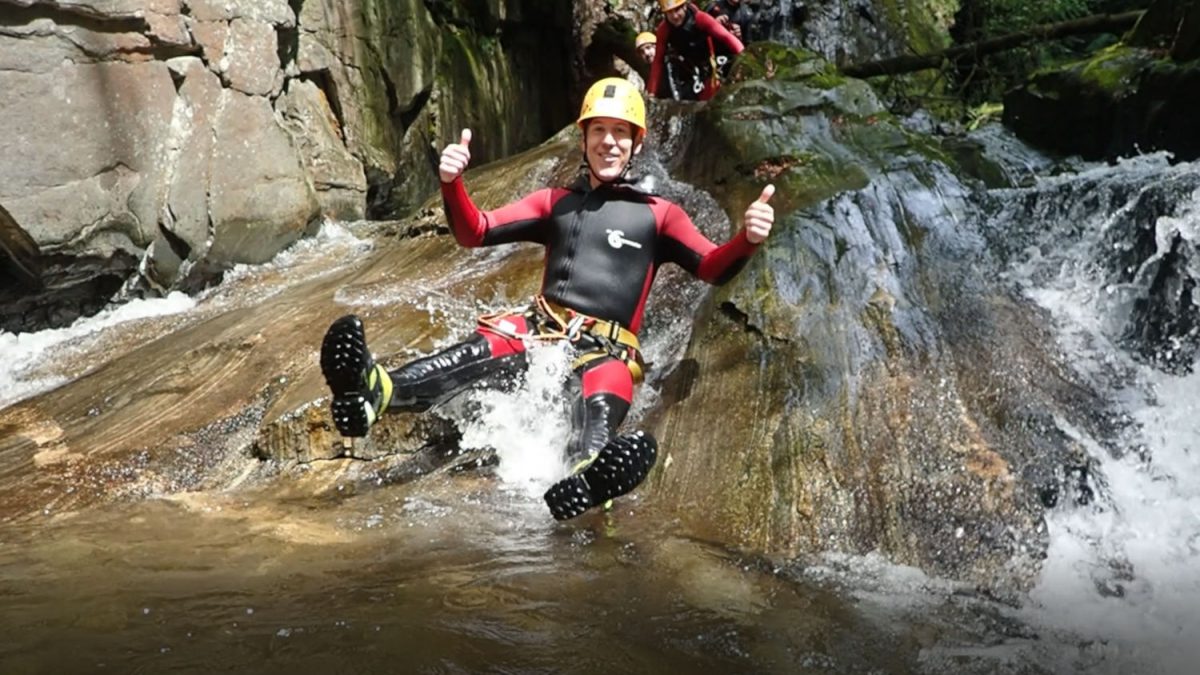 Video von einer Rutsche beim Canyoning im Tessin